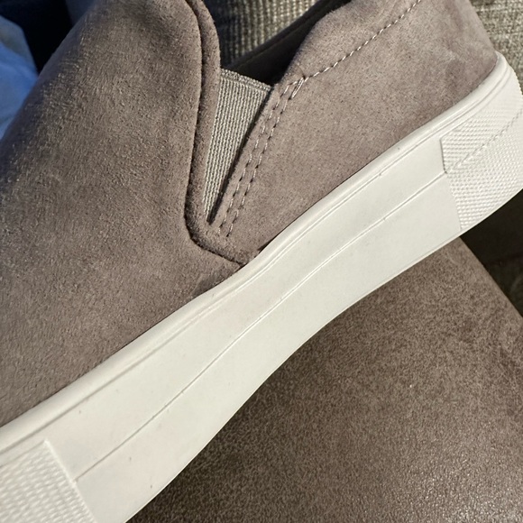 Steve Madden suede slip on sneakers - Picture 4 of 5
